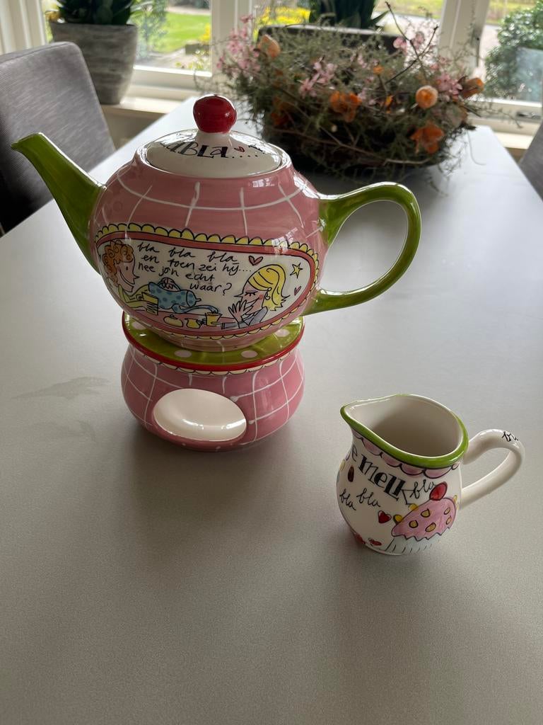 Theepot met theelicht en melkkannetje van blond, Ophalen, Gebruikt, Keramiek, Overige typen