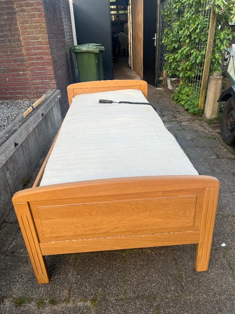 1 Persoons Ledikant met verstelbare bodem, Ophalen, Eiken kleur., 90 cm, Eenpersoons