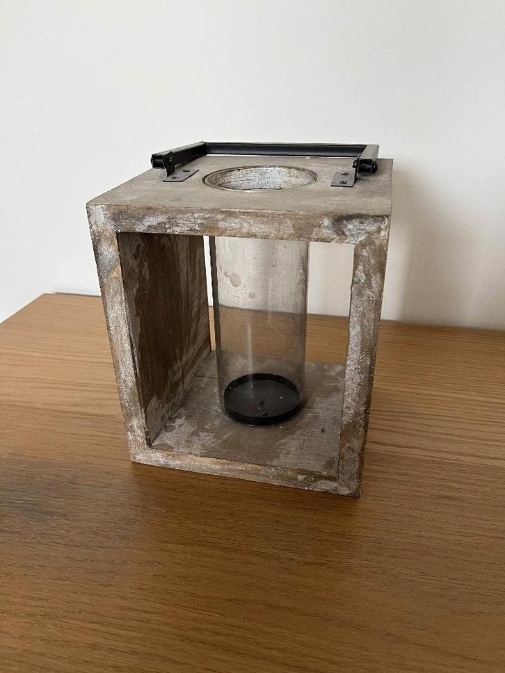 Lantaarn van hout met glas, Huis en Inrichting, Woonaccessoires | Kandelaars en Kaarsen, Gebruikt, Minder dan 25 cm, Hout, Ophalen of Verzenden