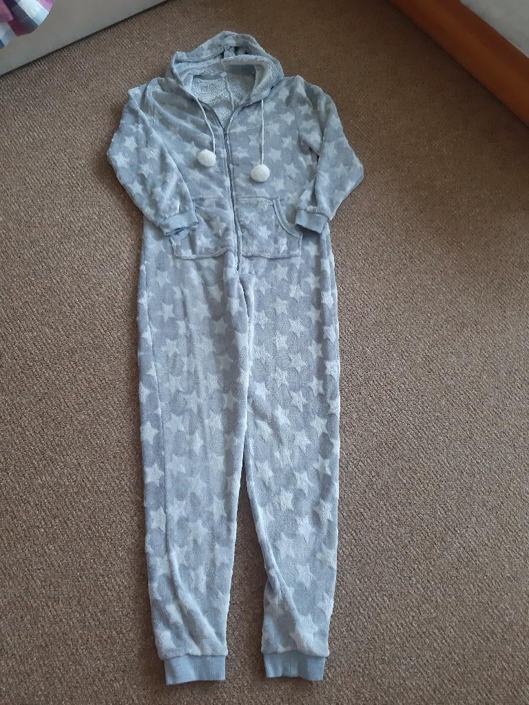 grijze onesie / huispak maat S/M, Kleding | Dames, Huispakken, Ophalen, Zo goed als nieuw, Maat 36 (S), Grijs