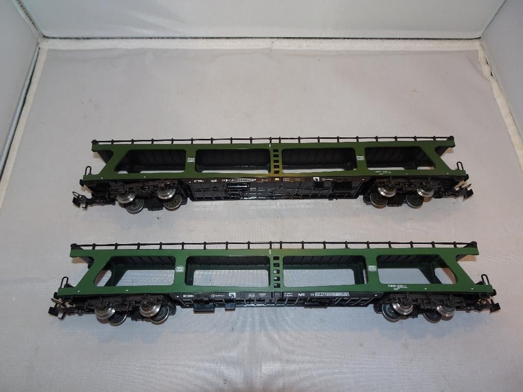 2 x Marklin autotransportwagon 4084 in hele nette staat(#943, Hobby en Vrije tijd, Modeltreinen | H0, Wisselstroom, Wagon, Ophalen of Verzenden