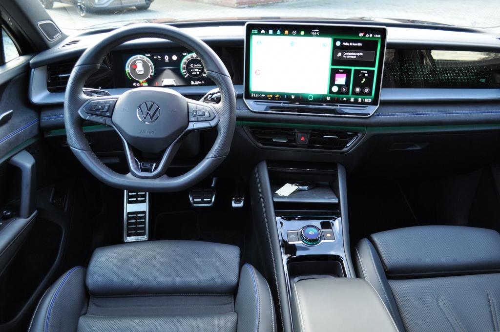 Volkswagen Tayron 1.5 TSI eHybrid Black Style 272 PK | Pano, 4 cilinders, 2000 kg, Zwart, Hybride Elektrisch/Benzine