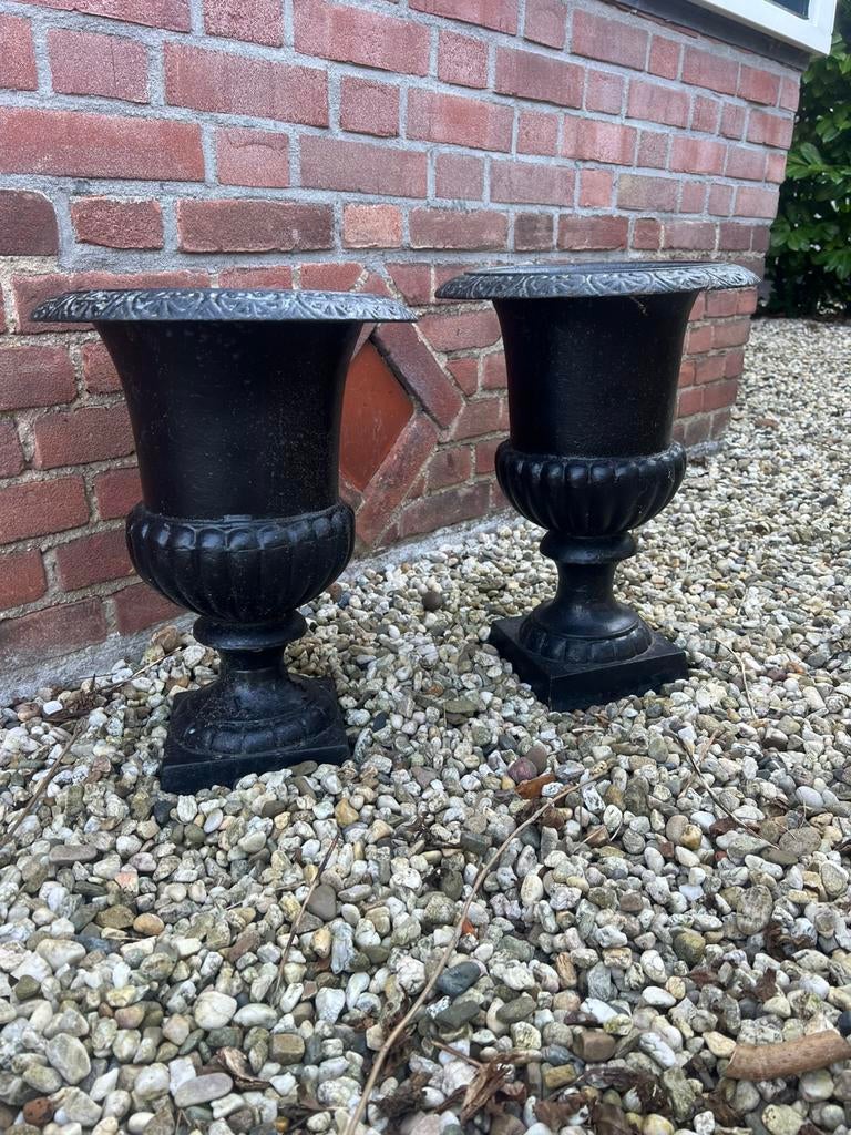 Franse gietijzeren tuinvazen + gratis kleine variant, Tuin en Terras, Tuinvazen, Ophalen of Verzenden, Gebruikt