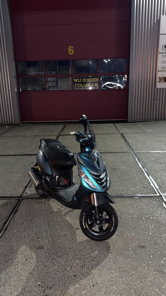 Piaggio zip 172cc LC, Fietsen en Brommers, Scooters | Piaggio, Tweetakt, Zip, Ophalen of Verzenden, Zo goed als nieuw