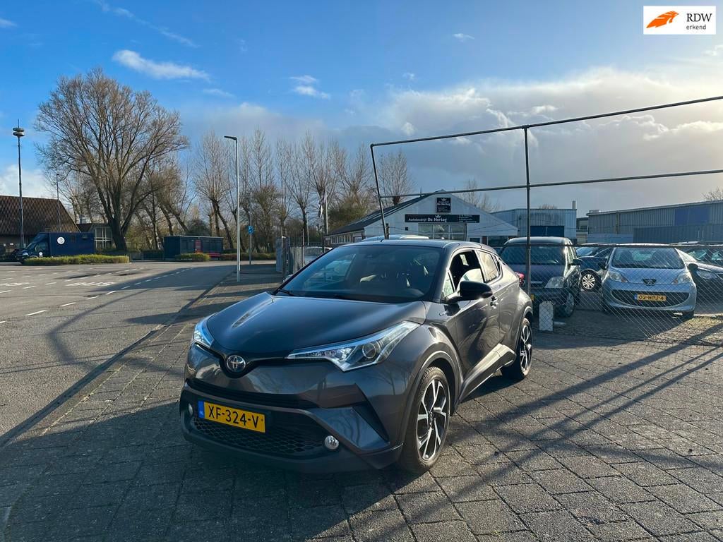 Toyota C-HR 1.8 Hybrid Bi-Tone Stoelverwarming Sfeer Vol Led, Auto's, Euro 6, 4 cilinders, 26 km/l, Hybride Elektrisch/Benzine