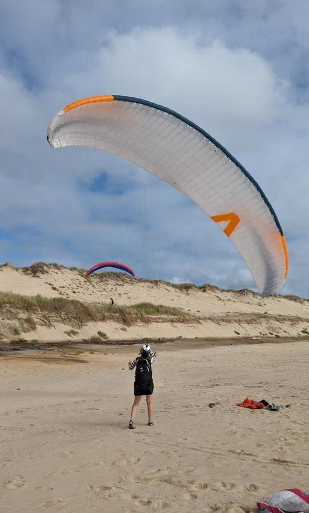 Verschillende paraglide spullen (schermen, harnas & tas), Sport en Fitness, Zweefvliegen en Paragliding, Ophalen, Zo goed als nieuw