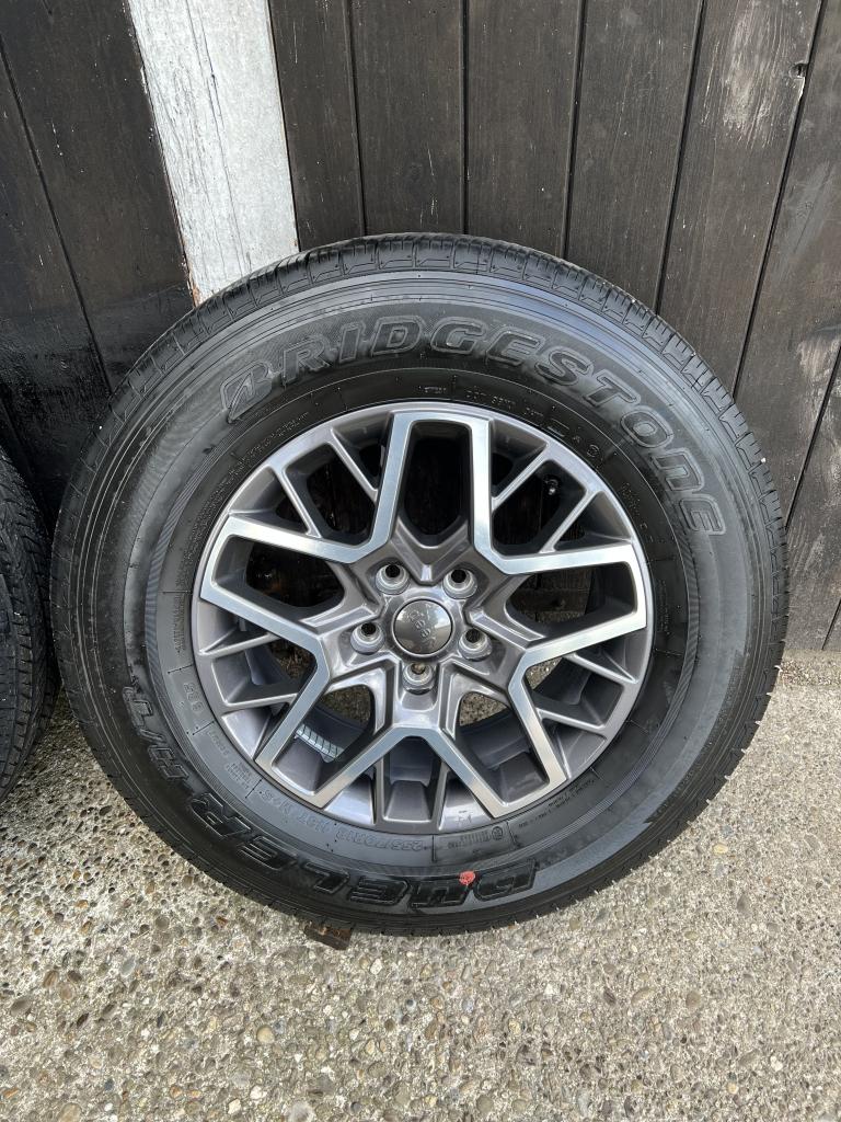 5x originele jeep wrangler velgen 5x127 Bridgestone 18”, 18 inch, 255 mm, Banden en Velgen, Niet ingevuld