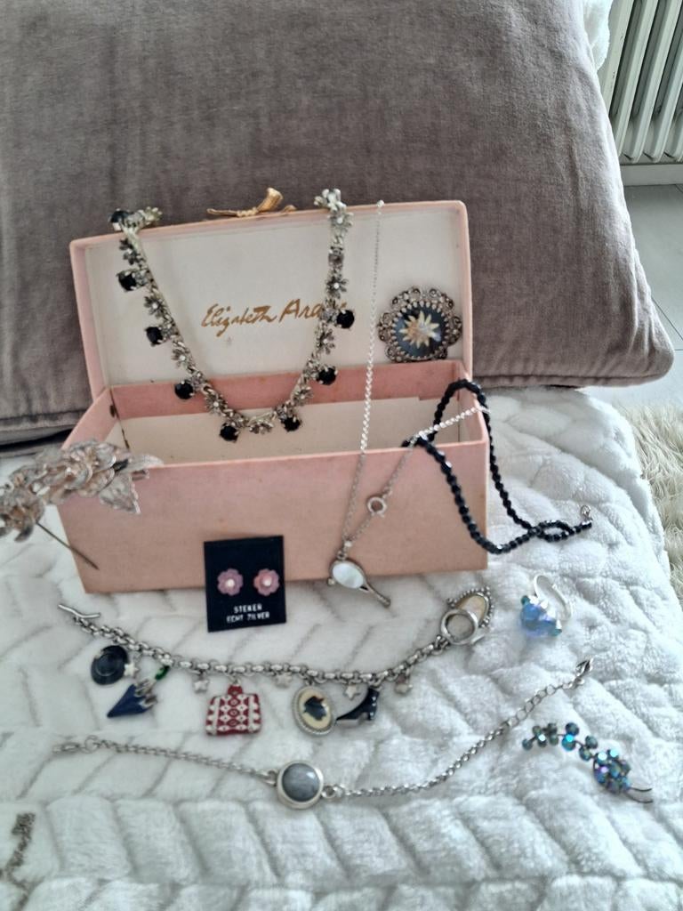 Sieraden uit boedelruiming, Sieraden, Tassen en Uiterlijk, Antieke sieraden, Ophalen of Verzenden, Overige materialen