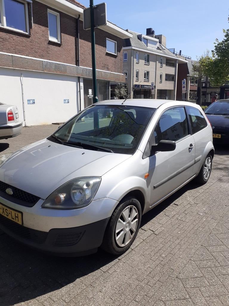 Ford Fiësta 1.3 8V 3DR 2007 Grijs, Auto's, 1299 cc, 40 €/maand, 4 cilinders, Origineel Nederlands