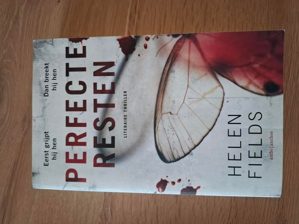 Perfecte Resten - Helen Fields (Literaire Thriller), Ophalen of Verzenden, Gelezen, Helen Fields, Europa overig