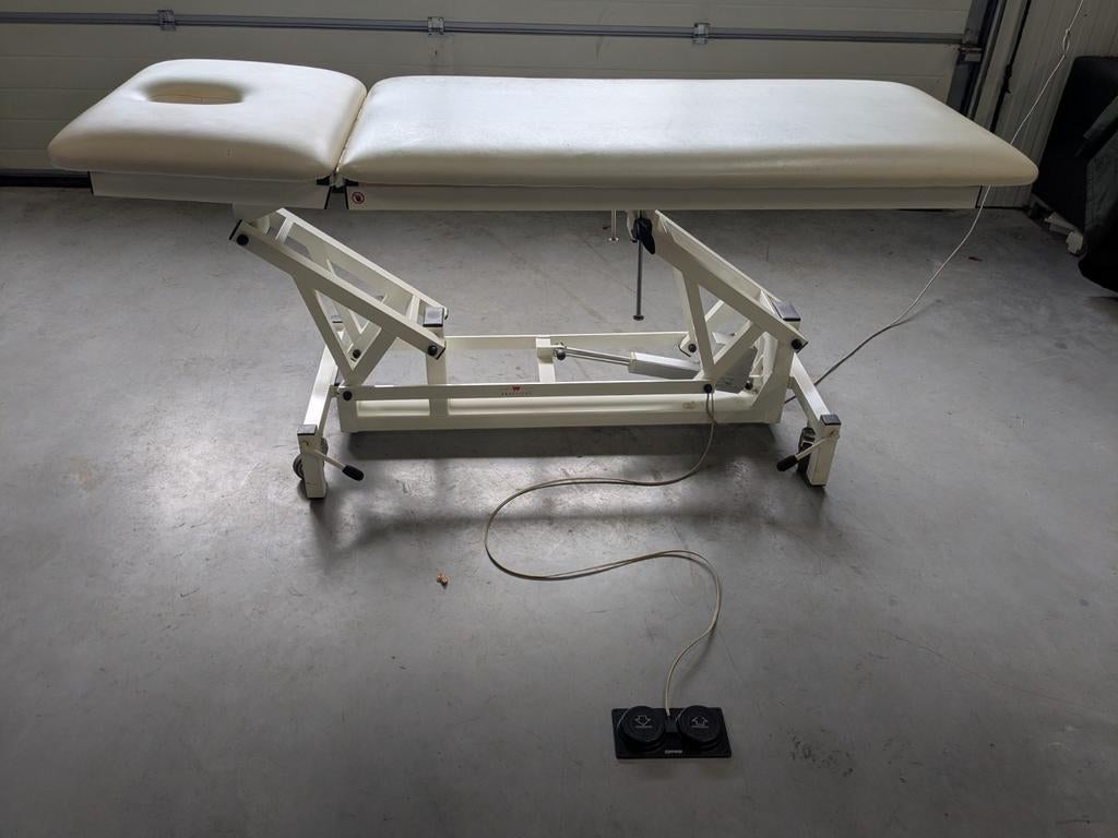 Een 2-delige elektrische Practicalmassagetafel/ behandelbank, Ophalen of Verzenden, Gebruikt, Massagetafel