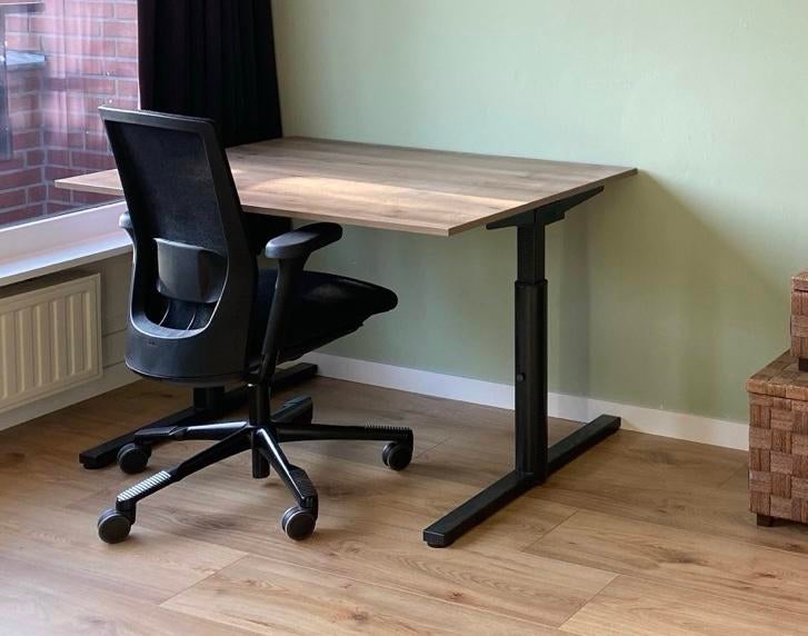 Bureau Gispen (in hoogte verstelbaar), Ophalen, In hoogte verstelbaar, Zo goed als nieuw