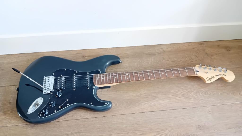 Fender Squier Sonic Strat HSS Black, Ophalen, Zo goed als nieuw, Solid body, Fender