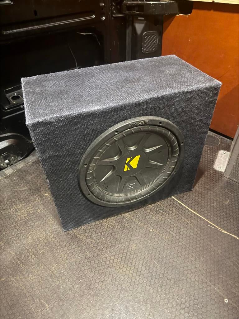 Kicker Subwoofer in behuizing, Auto diversen, Autospeakers, Gebruikt, Ophalen of Verzenden