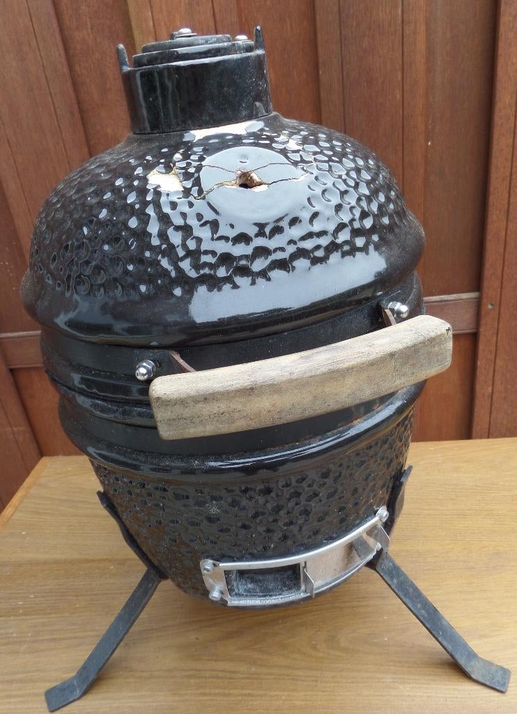 BBQ kamado grill  diameter 27 cm., Tuin en Terras, Houtskoolbarbecues, Gebruikt, Ophalen
