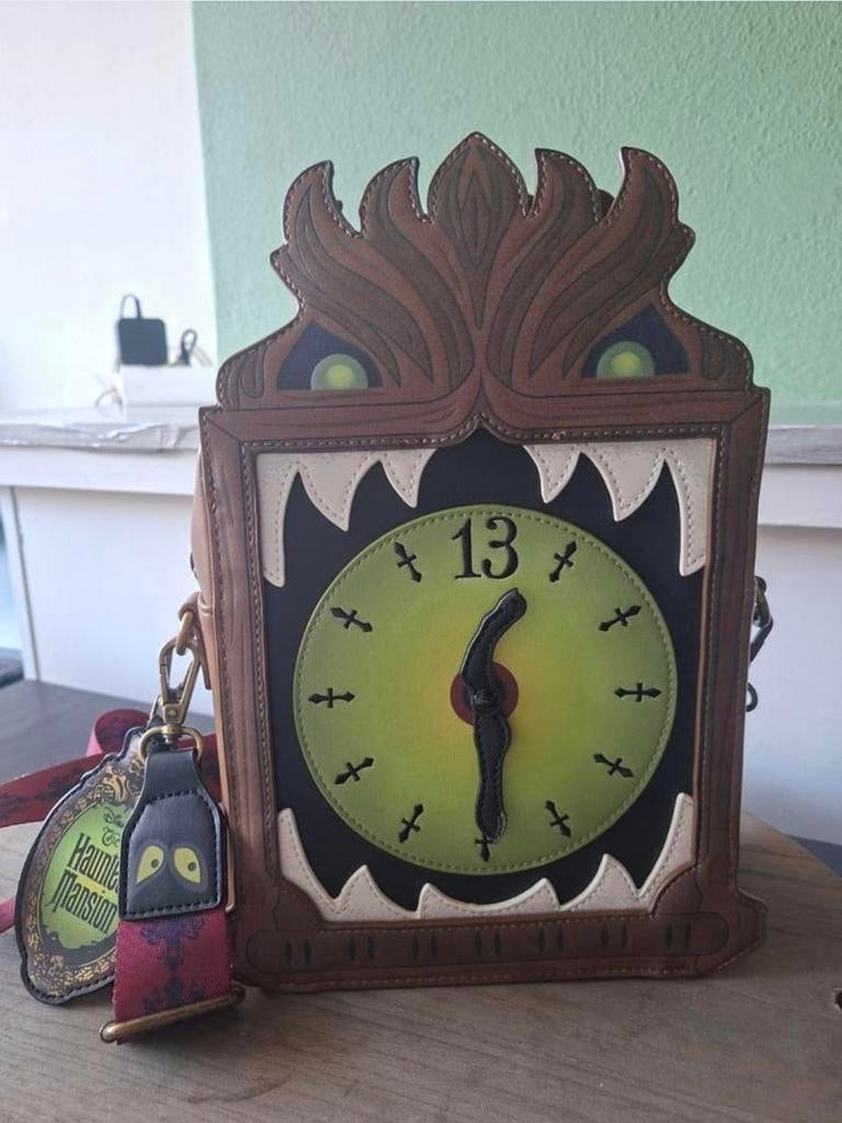 Disney Loungefly Haunted Mansion schoudertas klok, Verzamelen, Disney, Ophalen of Verzenden, Overige figuren, Beeldje of Figuurtje