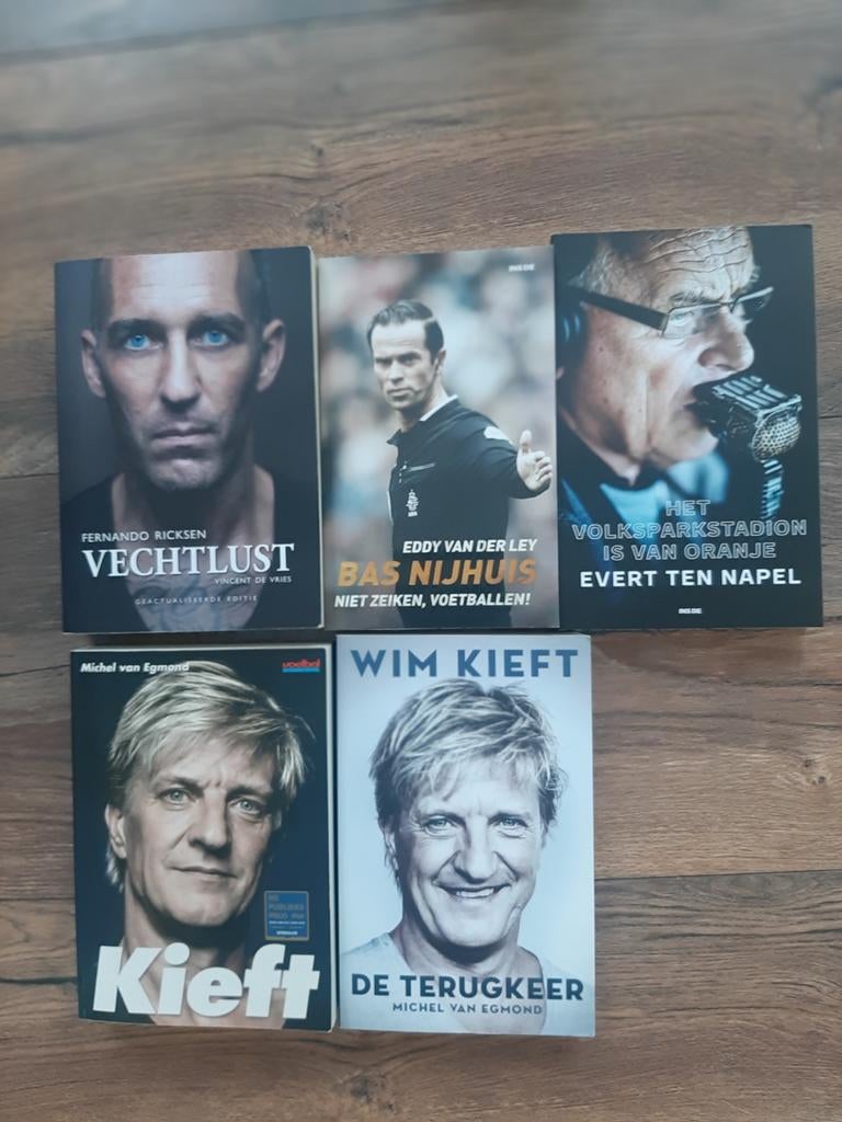 5 INSIDE BOEKEN, Verzamelen, Sportartikelen en Voetbal, Ophalen of Verzenden, Buitenlandse clubs, Boek of Tijdschrift