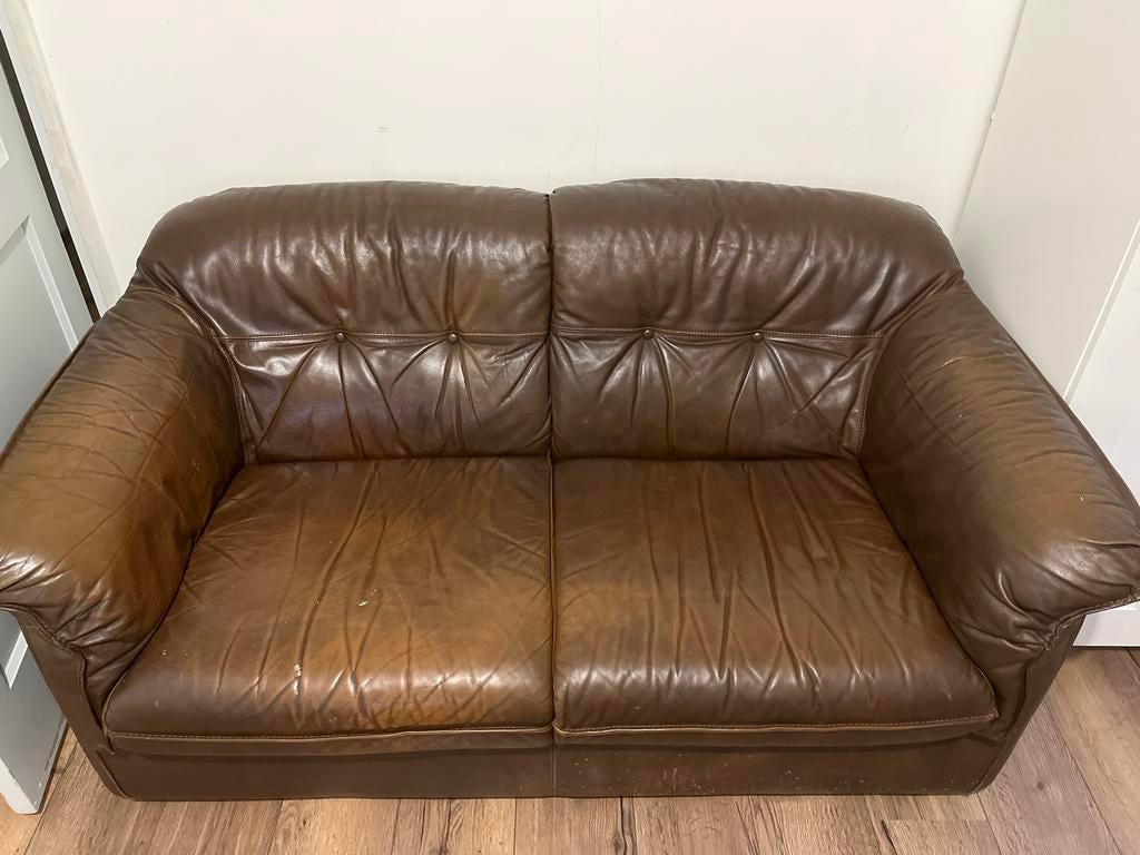Comfortabele bruine leren tweezitsbank, Gebruikt, 150 tot 200 cm, Tweepersoons, Ophalen of Verzenden