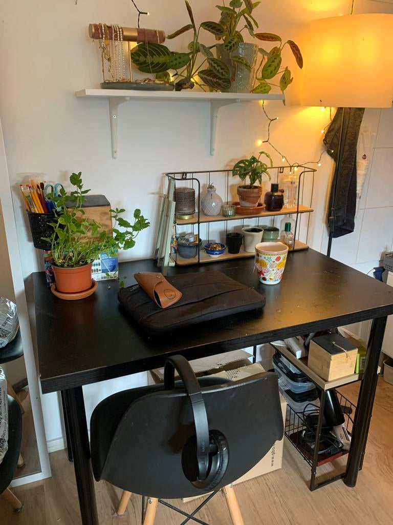 Zwart bureau met metalen onderstel, Ophalen, Zwart, Gebruikt, Metaal