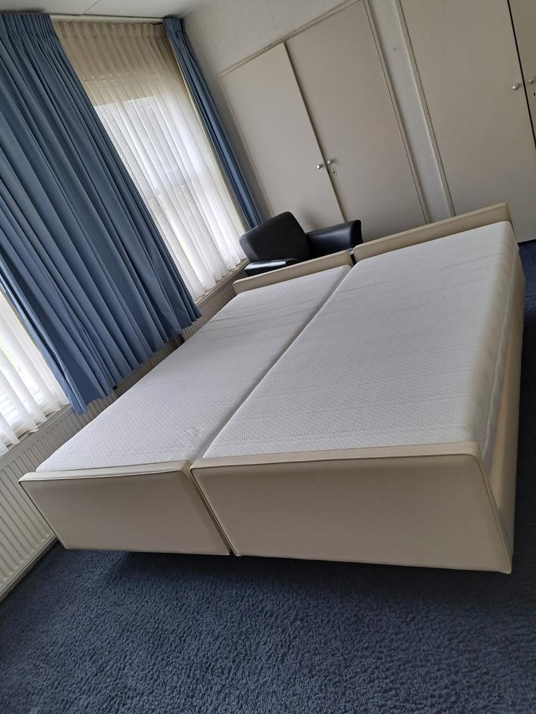 2x 1persoons bed (2 meter) waarvan 1 elektrisch, Ophalen, Tweepersoons