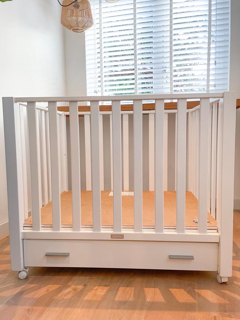 Witte box Bopita met wieltjes en witte zachte bodemmat, Kinderen en Baby's, Boxen, Ophalen, Gebruikt, Vierkant, In hoogte verstelbaar