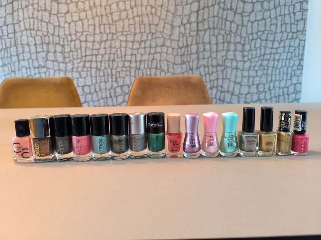 Gebruikte maar nog goede nagellak., Gebruikt, Overige kleuren, Ophalen of Verzenden, Handen en Nagels