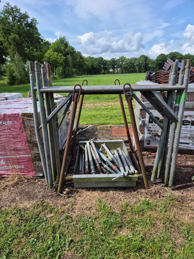 Steigeronderdelen: 56 H jukken, steigerbuis, kruiskoppeling, Ophalen of Verzenden