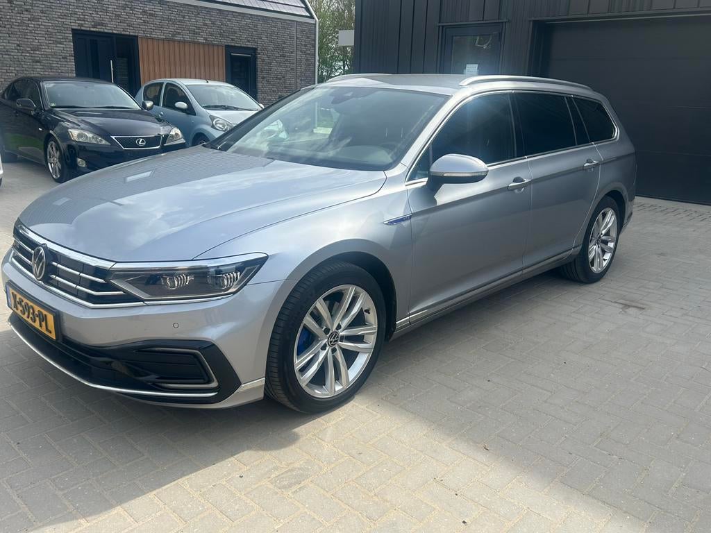 Passat 1.4 TSI Phev 218pk 6-DSG GTE 12-2023 Vol opties! NAP, 1600 kg, Zilver of Grijs, 102 €/maand, Passat