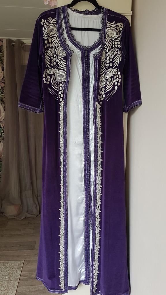Prachtige 2-delige Lebsa/Kaftan met borduurwerk en steentjes, Ophalen of Verzenden