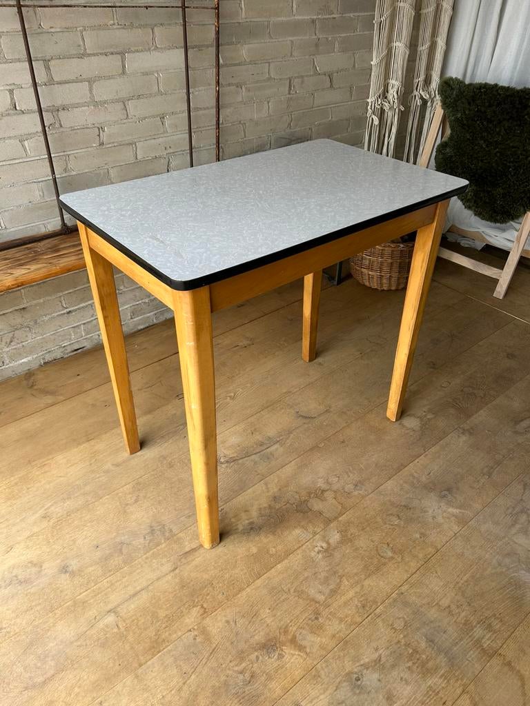 Vintage jaren 60 eettafeltje met formica blad, Huis en Inrichting, Tafels | Eettafels, Ophalen, Gebruikt, Tot twee personen, 50 tot 100 cm