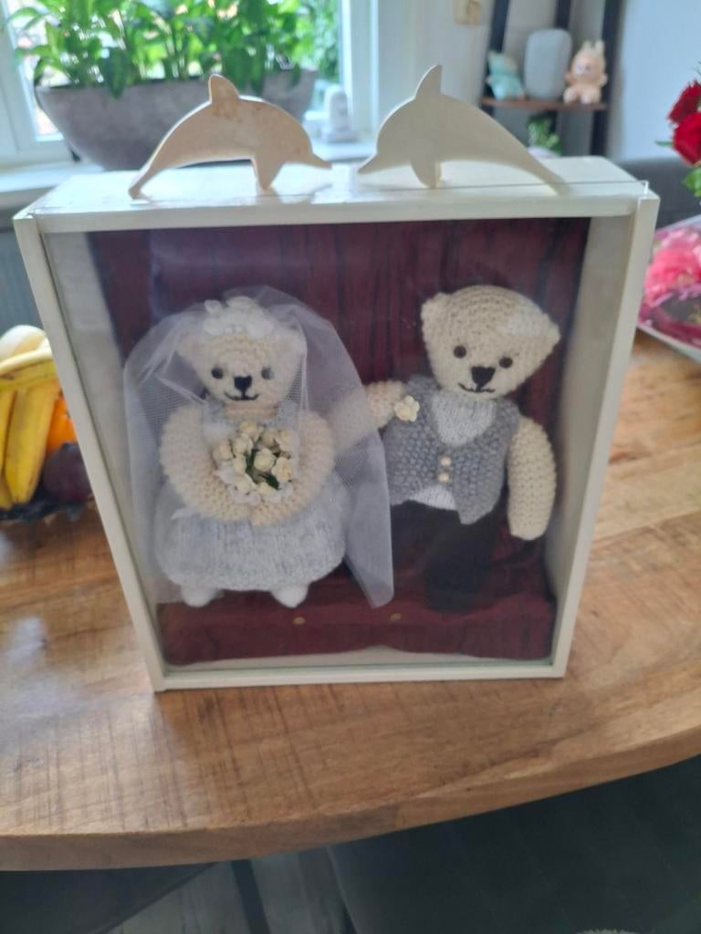 Bruidspaar Beertjes in Vitrine - Handgemaakt, Ophalen of Verzenden, Zo goed als nieuw, Stoffen beer, Overige merken