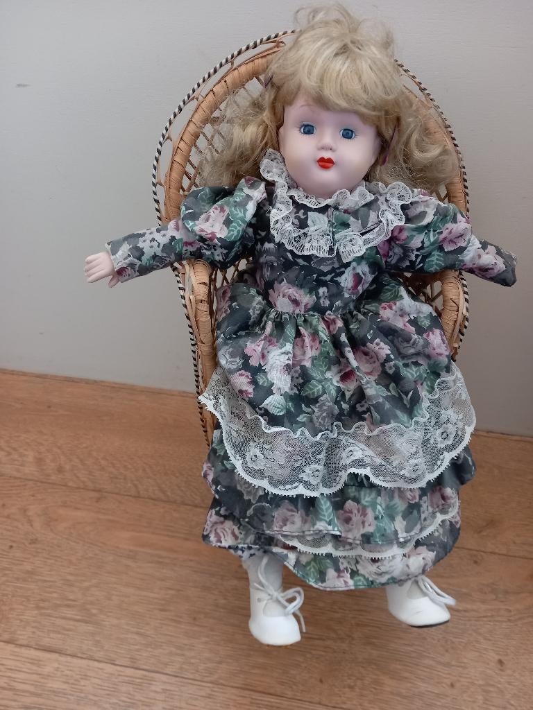 Brocante / vintage pop van porselein, Verzenden, Nieuw, Pop