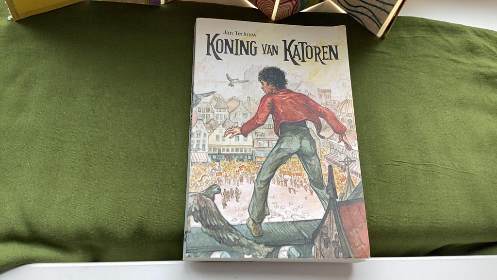 Jan Terlouw - Koning van Katoren. Paperback. 10+, Boeken, Ophalen of Verzenden, Zo goed als nieuw, Jan Terlouw