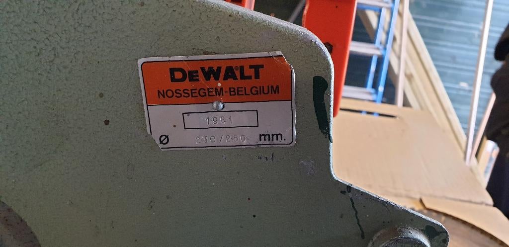 DeWalt (De Walt) DW111 afkort (radiaal) zaagmachine, Doe-het-zelf en Verbouw, Ophalen, Gebruikt, DeWalt, Afkortzaag
