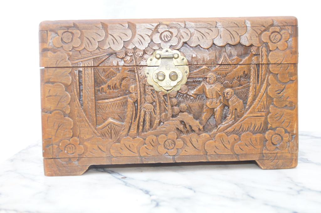 Kistje ( Bewerkt, Ophalen of Verzenden, Handgemaakt, Hout, Houtsnijwerk