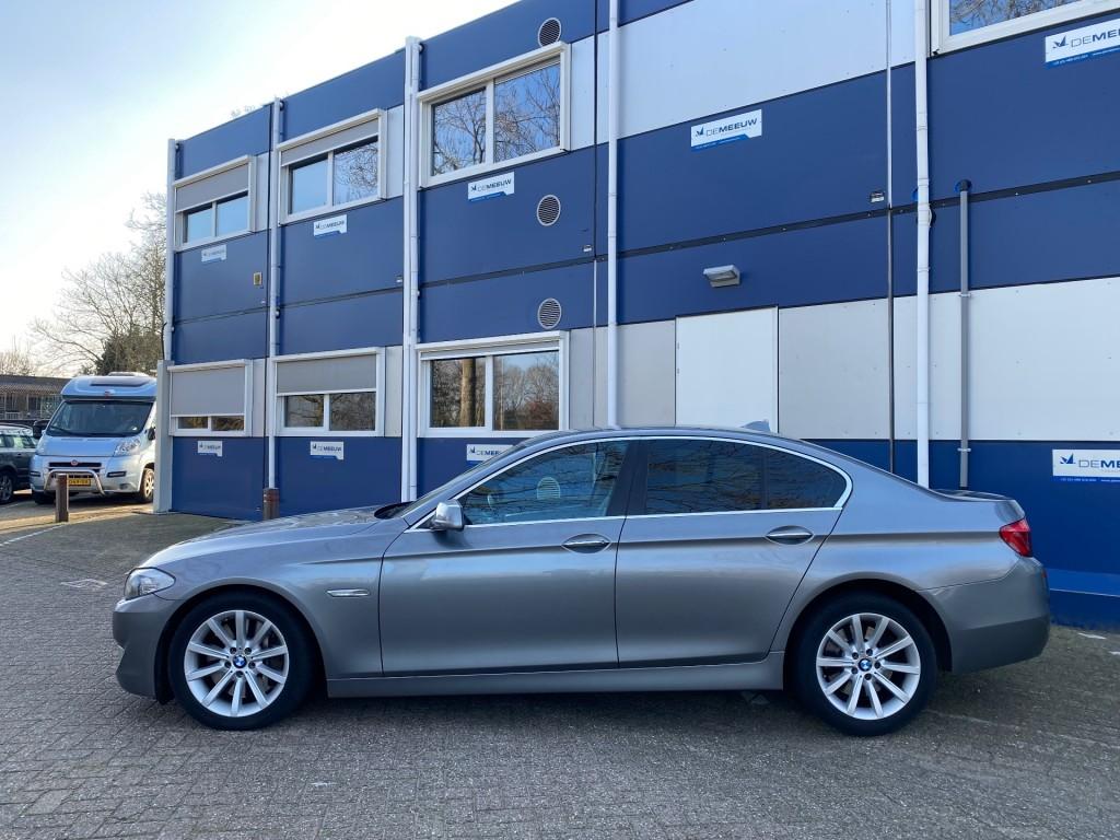 Bmw 5-SERIE 550XI 4.4 V8 408PK **MOTOR NIET GOED**, Auto's, BMW, Automaat, Euro 5, 8 cilinders, 2000 kg