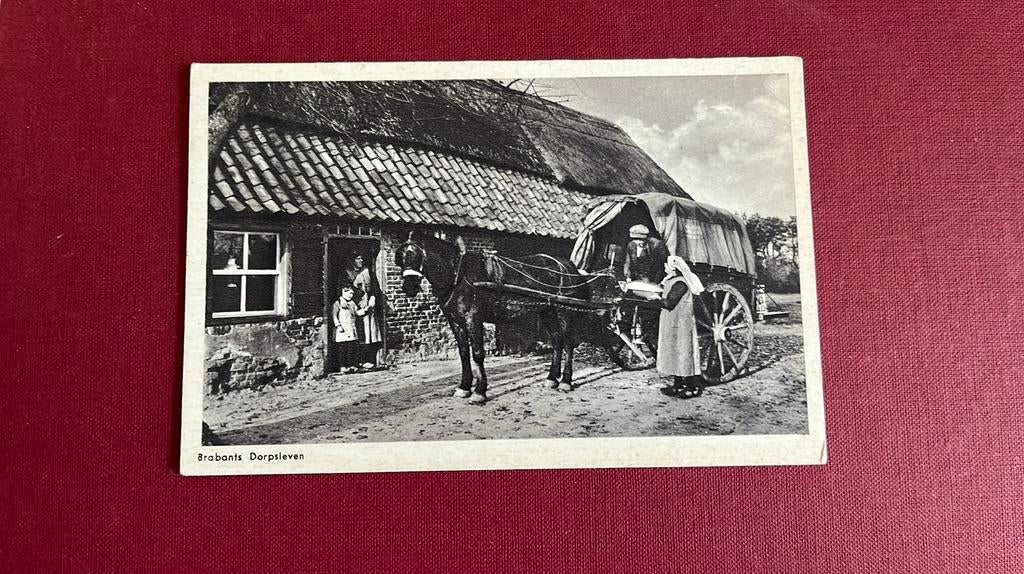 Brabants Dorpsleven paarden huifkar voor langgevel boerderij, Ophalen of Verzenden, 1940 tot 1960, Gelopen, Noord-Brabant