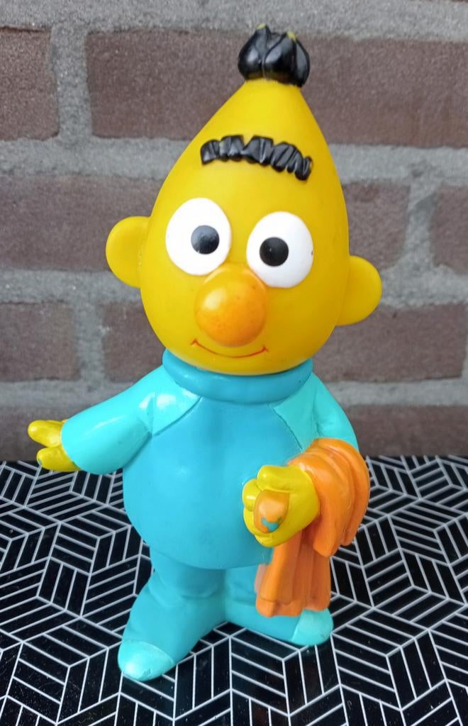 Bert spaarpot Sesamstraat 19cm illco toy.  Nr4, Ophalen, Zo goed als nieuw, Actiefiguur of Pop