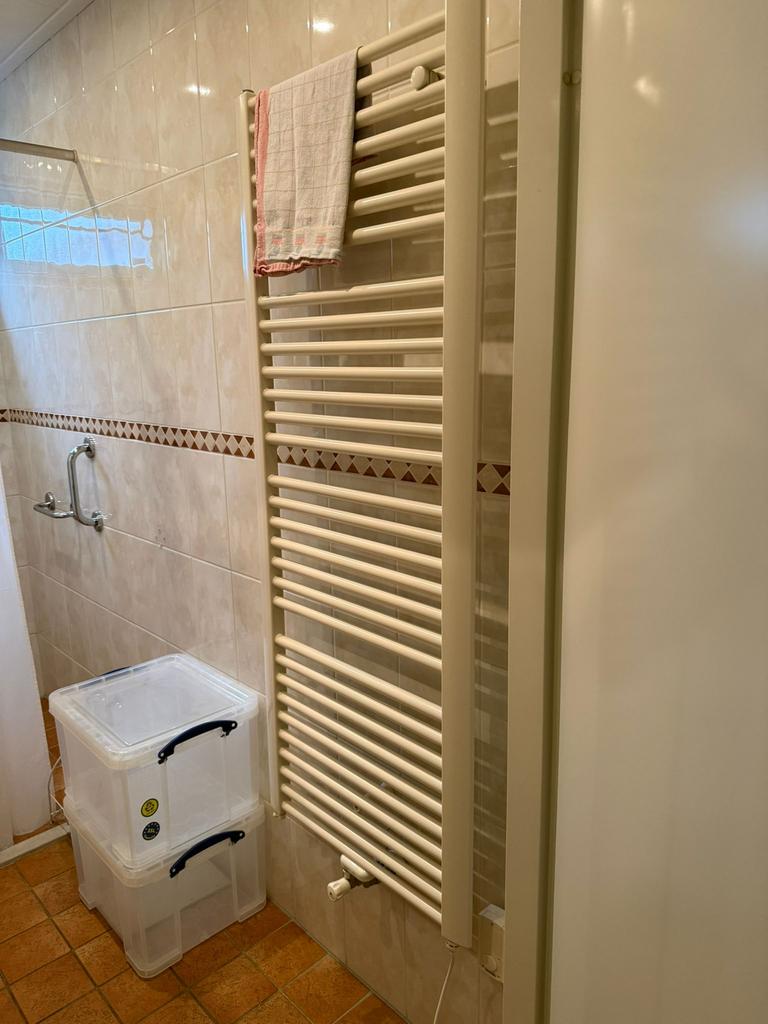 Badkamer radiator zeer nette staat, Ophalen, Zo goed als nieuw