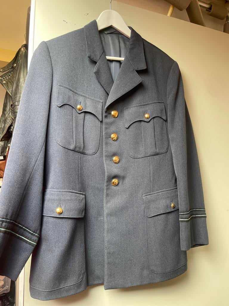 Grijs blauw koninklijke luchtmacht jas met gouden knopen, Ophalen of Verzenden, Luchtmacht, Overige gebieden, Kleding of Schoenen