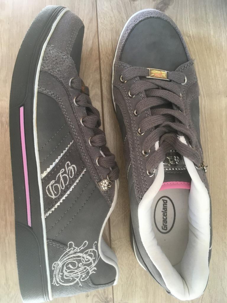 Schoenen maat 39 zo goed als nieuw, Ophalen of Verzenden, Grijs, Sneakers of Gympen, Zo goed als nieuw