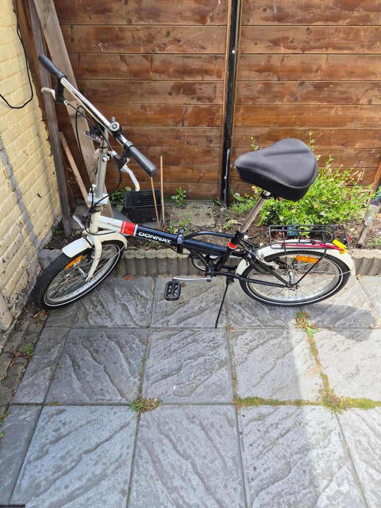 Vouwfiets, wit/donker blauw, donnay ,20inch ,dikke banden, Fietsen en Brommers, Fietsen | Vouwfietsen, 20 inch of meer, Gebruikt