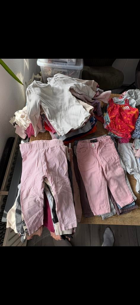 Groot kledingpakket maat 80: broekjes, shirtjes, jurkjes en, Kinderen en Baby's, Babykleding | Maat 80, Ophalen of Verzenden, Gebruikt