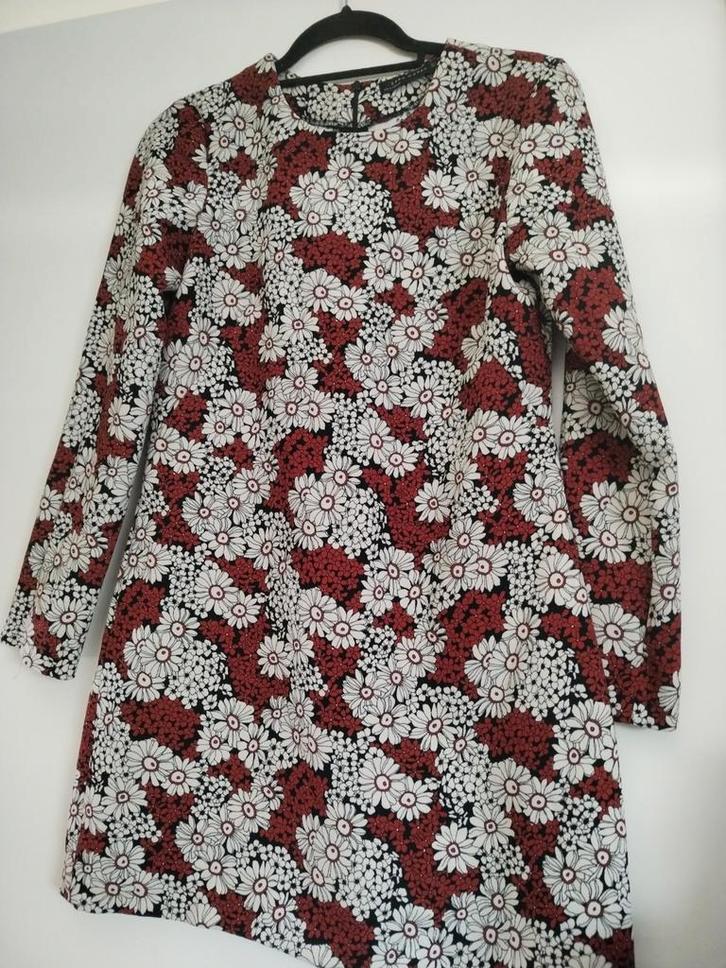 Zara bloemenjurk met lange mouwen - Maat M, Kleding | Dames, Jurken, Zo goed als nieuw, Maat 38/40 (M), Wit, Boven de knie, Ophalen of Verzenden