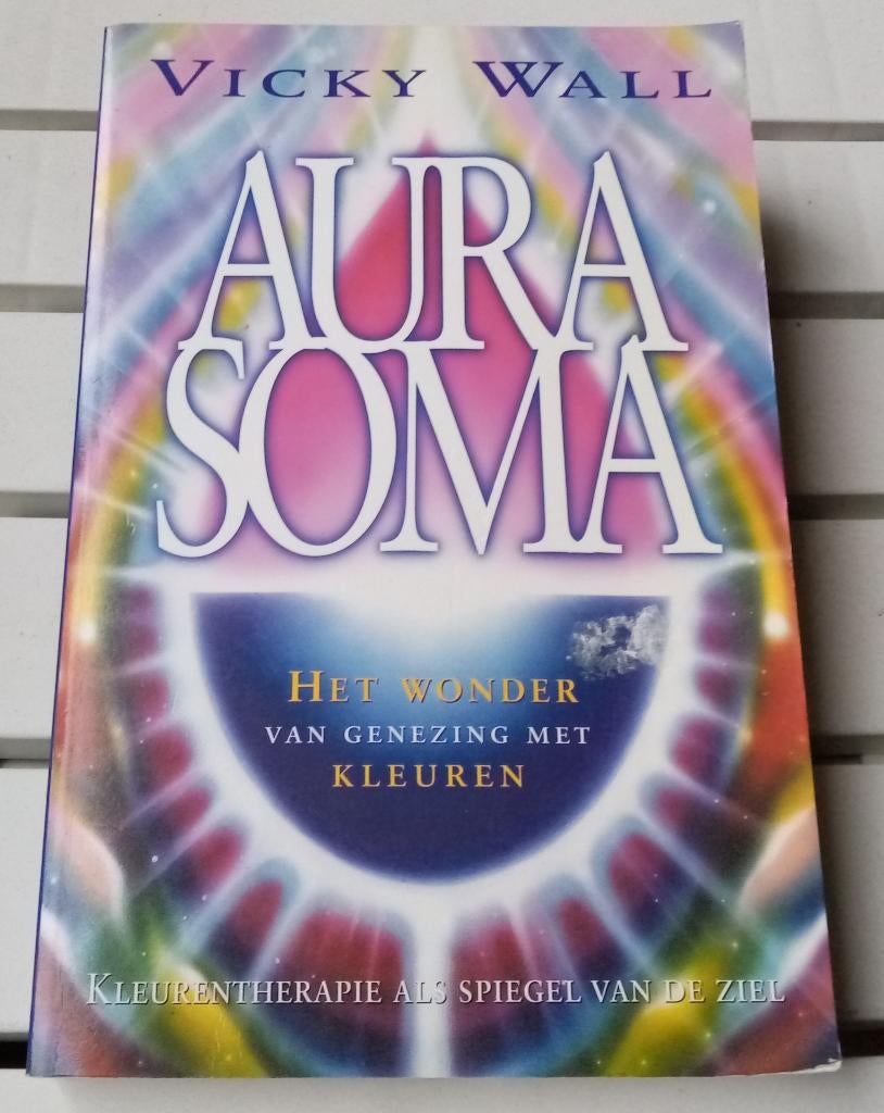 AURA SOMA. Het wonder van genezing met kleuren * Vicky Wall, Boeken, Gelezen, Ophalen of Verzenden, Overige onderwerpen, Vicky Wall