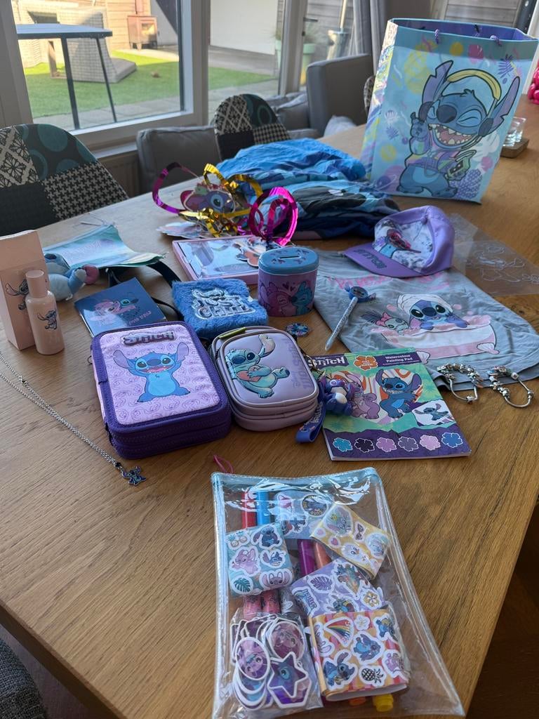 Groot Stitch pakket - dekbedovertrek, parfum, tekenspullen,, Verzamelen, Disney, Ophalen of Verzenden, Overige figuren, Zo goed als nieuw