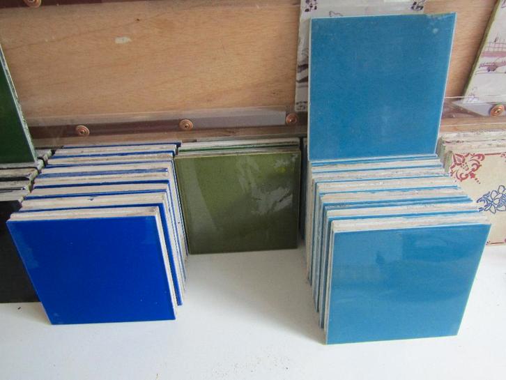 56 antieke wandtegels in diverse tinten., Antiek en Kunst, Antiek | Wandborden en Tegels, Ophalen of Verzenden