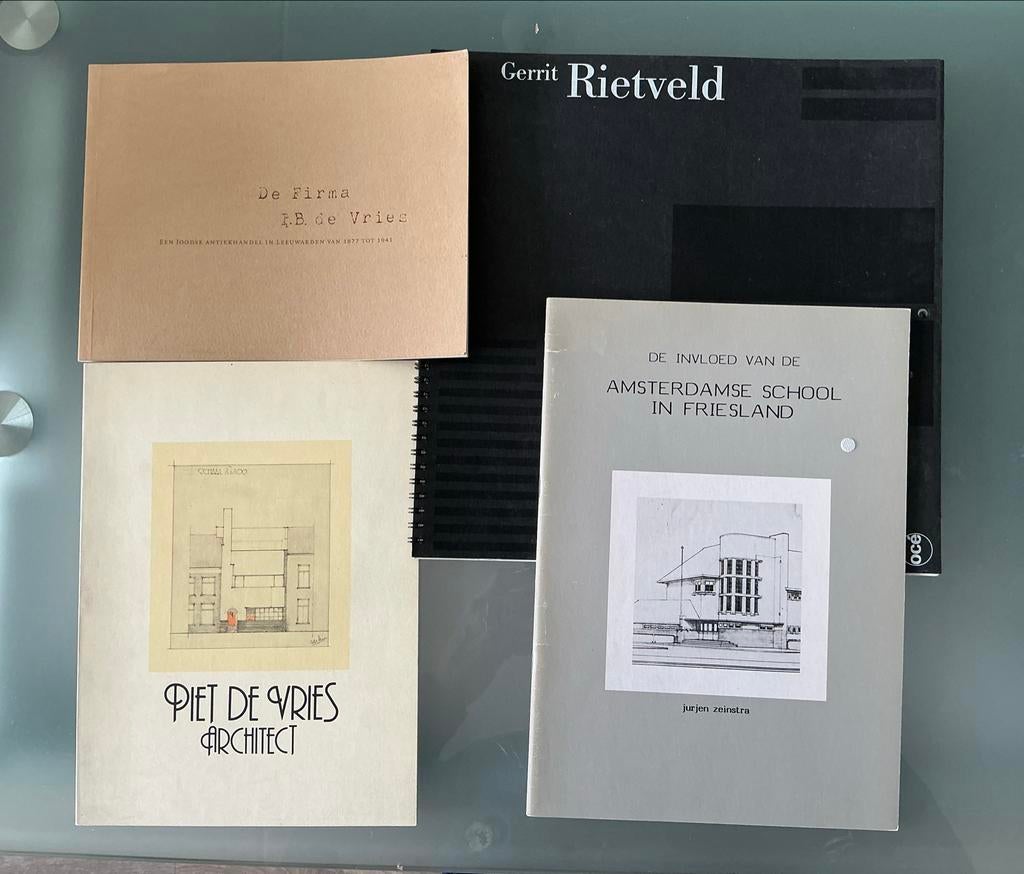 Set van 4 architectuur boekjes: Rietveld, Amsterdamse School, Boeken, Kunst en Cultuur | Architectuur, Ophalen of Verzenden, Gelezen