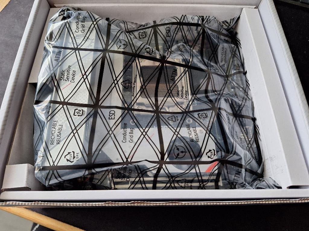 MSI MPG B650I EDGE WIFI, Computers en Software, Moederborden, Zo goed als nieuw, AMD, DDR5, Ophalen of Verzenden