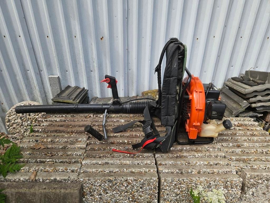 Husqvarna 141B Benzine Bladblazer - Ruggedragen, Tuin en Terras, Benzine, Gebruikt, Ruggedragen, Ophalen of Verzenden